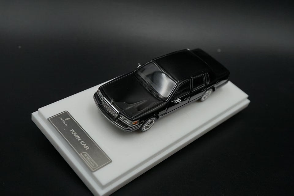 MK Miniatures - LINCOLN TOWN CAR (Black)