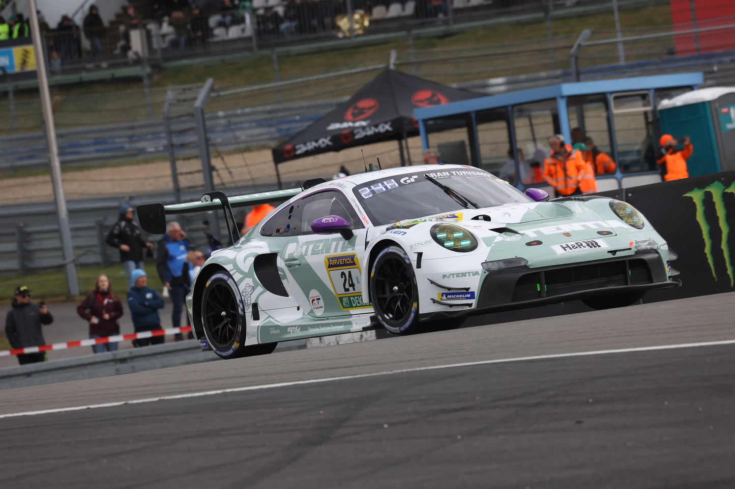 (Pre-Order) (64S193) Porsche 911 GT3 R (992) Evo26 No.24 Lionspeed GP