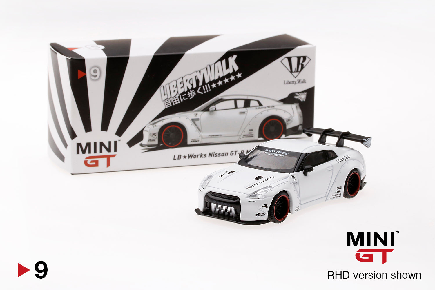MGT00009-BL) - LB☆WORKS Nissan GT-R (R35) Matte White (Blister