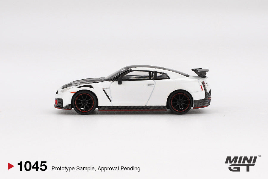 (MGT01045-BL) - Nissan GT-R Nismo 2024 White Pearl - (Blister version)