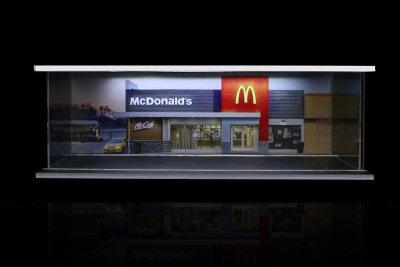 (MO914203) McDonalds theme parking lot assembly scene