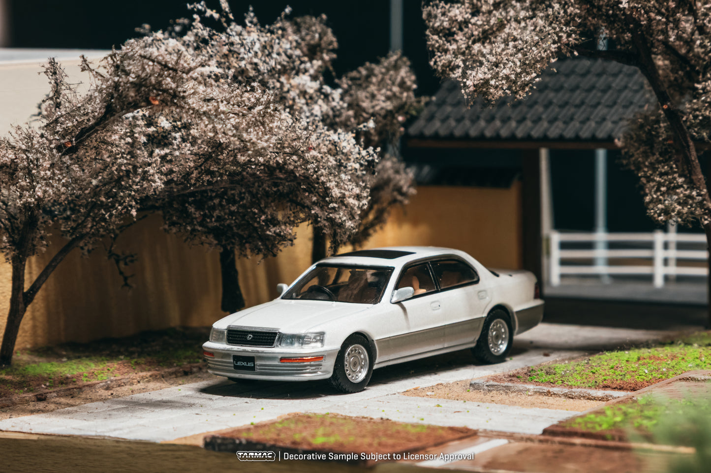 (Pre-Order) (T64G-082-WH) Tarmac Works - Lexus LS400 (UCF10) - Pearl White