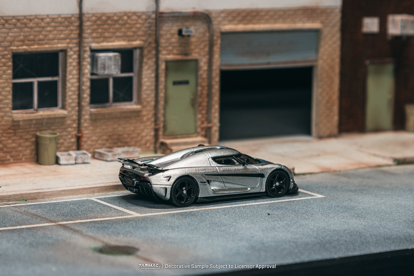 (Pre-Order) (T64G-TL017-SL) Koenigsegg Regera (Silver Metallic / Blue Accents)