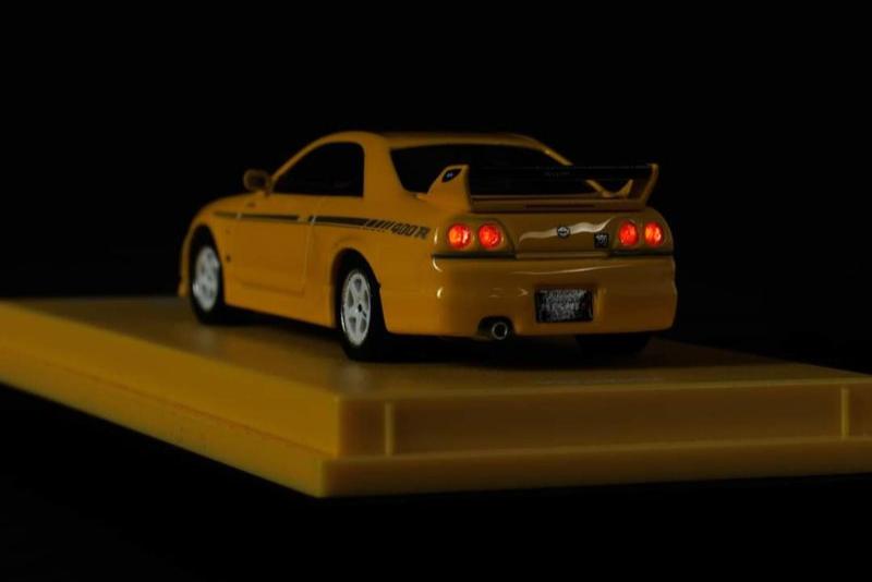 Kyosho Nissan Nismo 400R Yellow With MOTN LED Base with Magazine