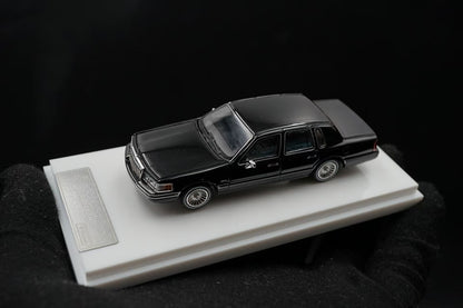 MK Miniatures  - LINCOLN TOWN CAR (Black)