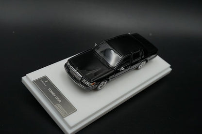 MK Miniatures  - LINCOLN TOWN CAR (Black)