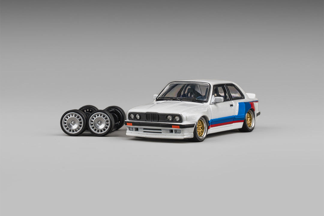 (Pre-Order)(CM64-E30-02) Pandem M3 E30 Alpine White with M Tri-Stripes