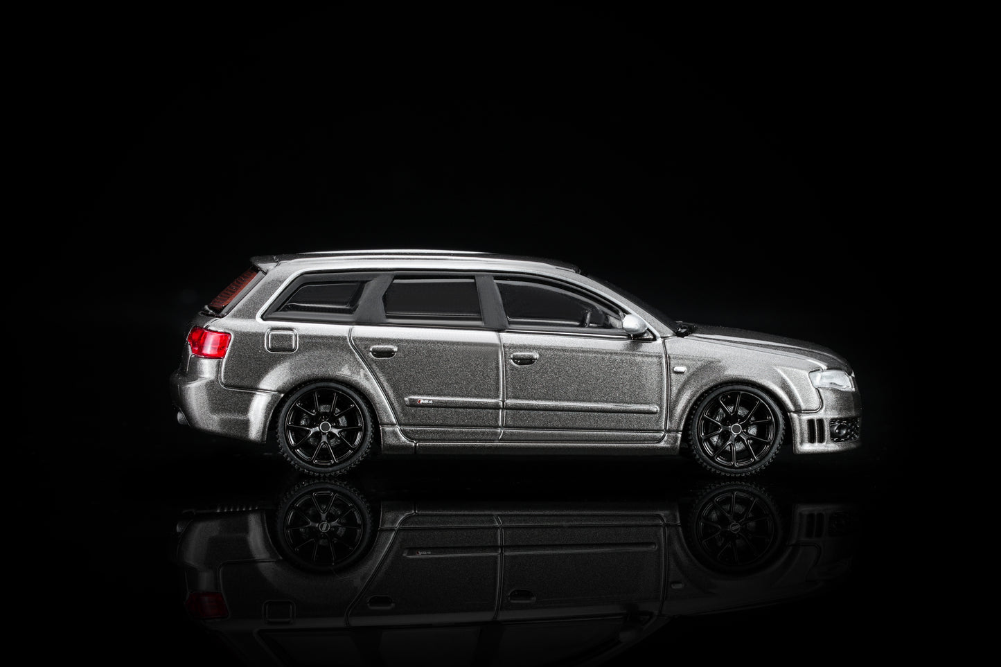 (Pre-Order) Motorhelix - Audi RS4 (B7) 2005 (3 Variants)