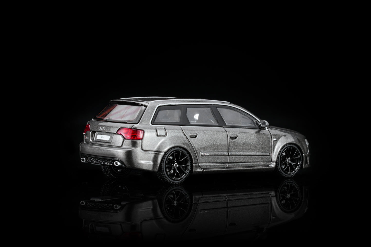(Pre-Order) Motorhelix - Audi RS4 (B7) 2005 (3 Variants)