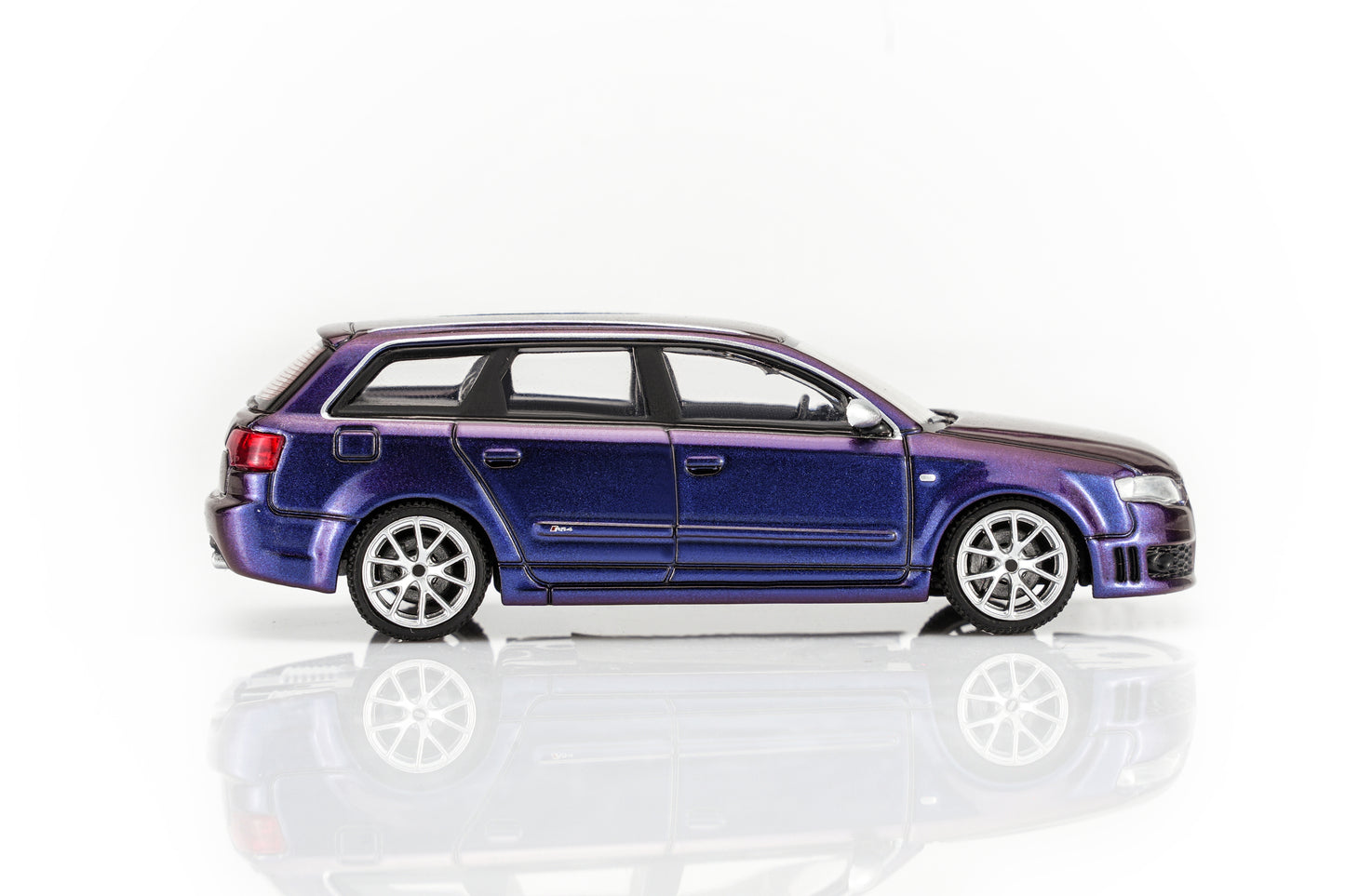 (Pre-Order) Motorhelix - Audi RS4 (B7) 2005 (3 Variants)
