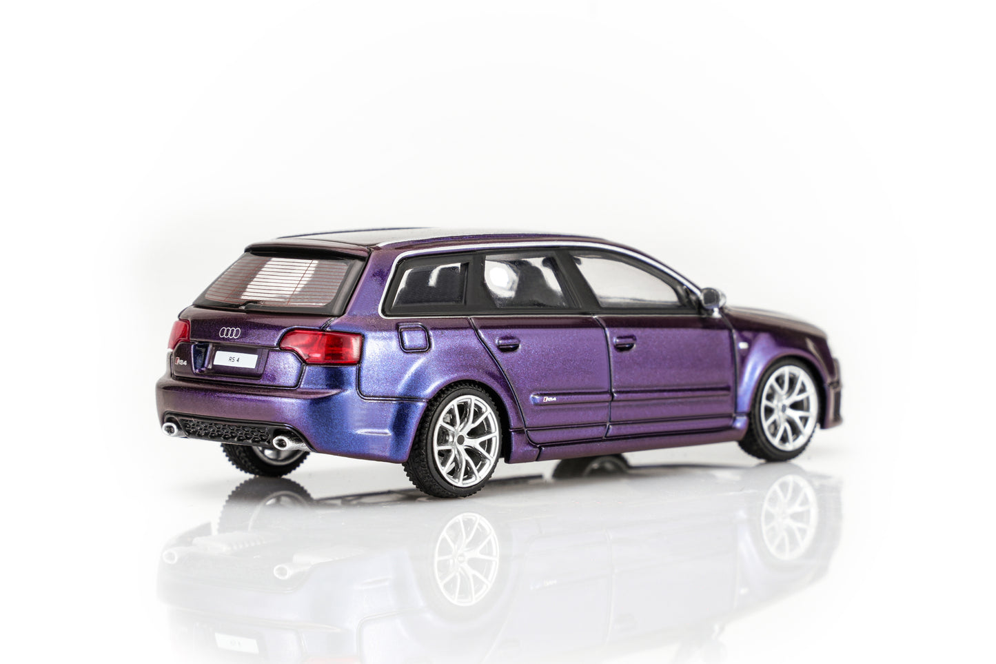 (Pre-Order) Motorhelix - Audi RS4 (B7) 2005 (3 Variants)
