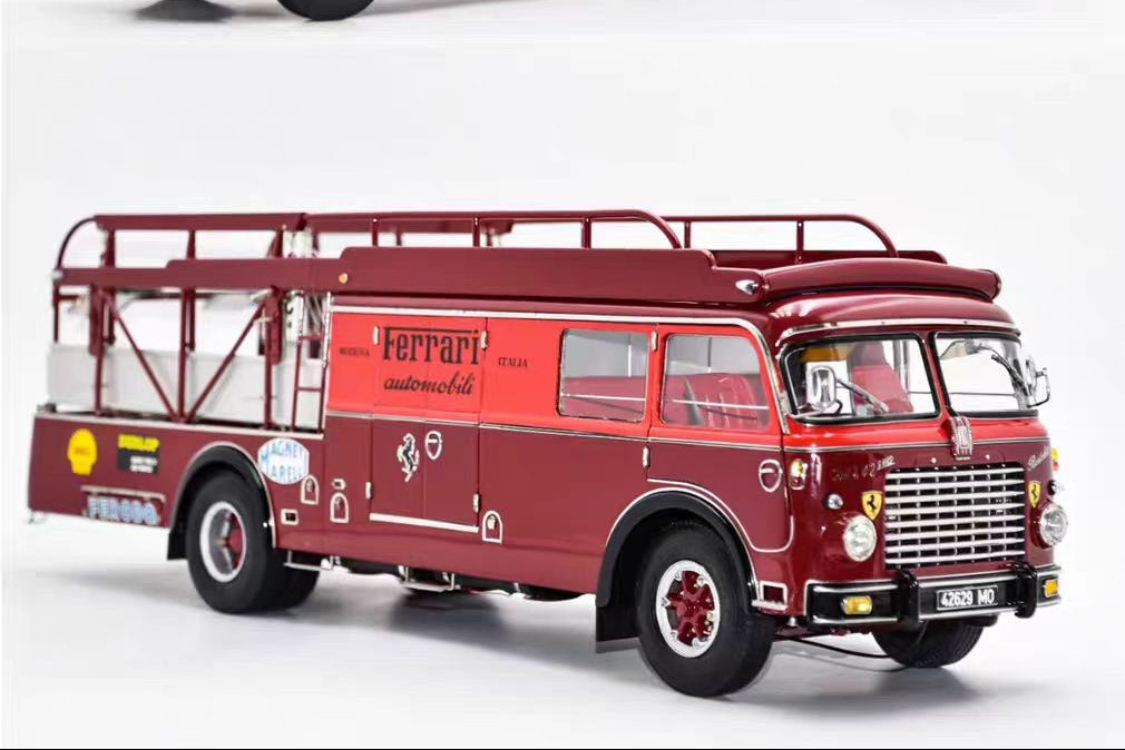 (Pre-Order) CMC - Ferrari Racing transporter, Typ Fiat 642 RN2 Bartoletti, 1957