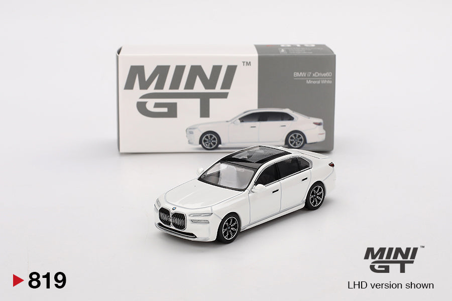 (MGT00819)  BMW i7 xDrive60 Mineral White (Box version)
