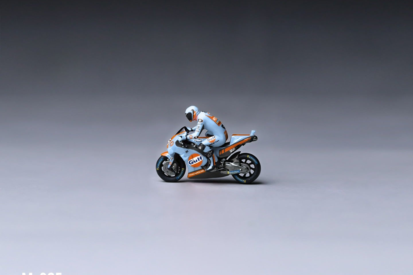 MoreArt 1:64 Ducati 25 Race Motorcycle Figurine Set Resin Model (MO222265) - Side view - 1