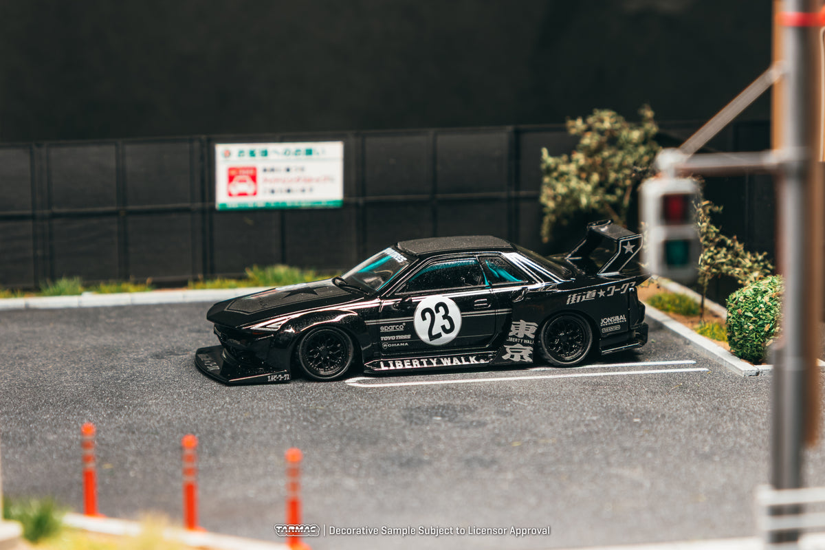 (Pre-Order)(T64-097-BLK) LB-KAIDO WORKS Nissan R32 Skyline - Black