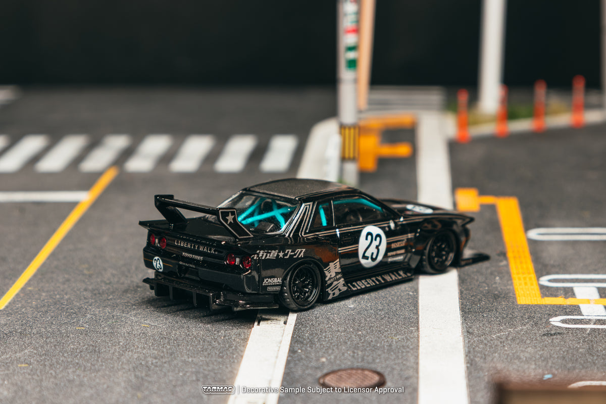 (Pre-Order)(T64-097-BLK) LB-KAIDO WORKS Nissan R32 Skyline - Black