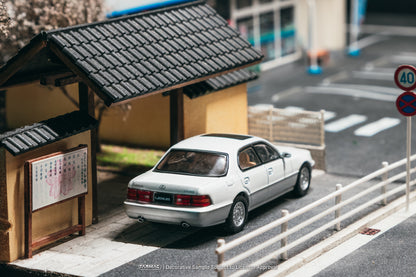 (Pre-Order) (T64G-082-WH) Tarmac Works - Lexus LS400 (UCF10) - Pearl White