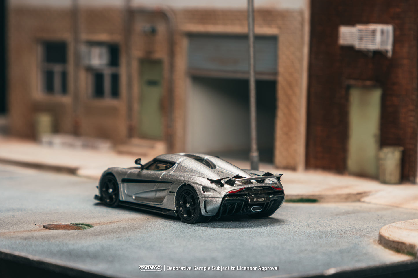 (Pre-Order) (T64G-TL017-SL) Koenigsegg Regera (Silver Metallic / Blue Accents)