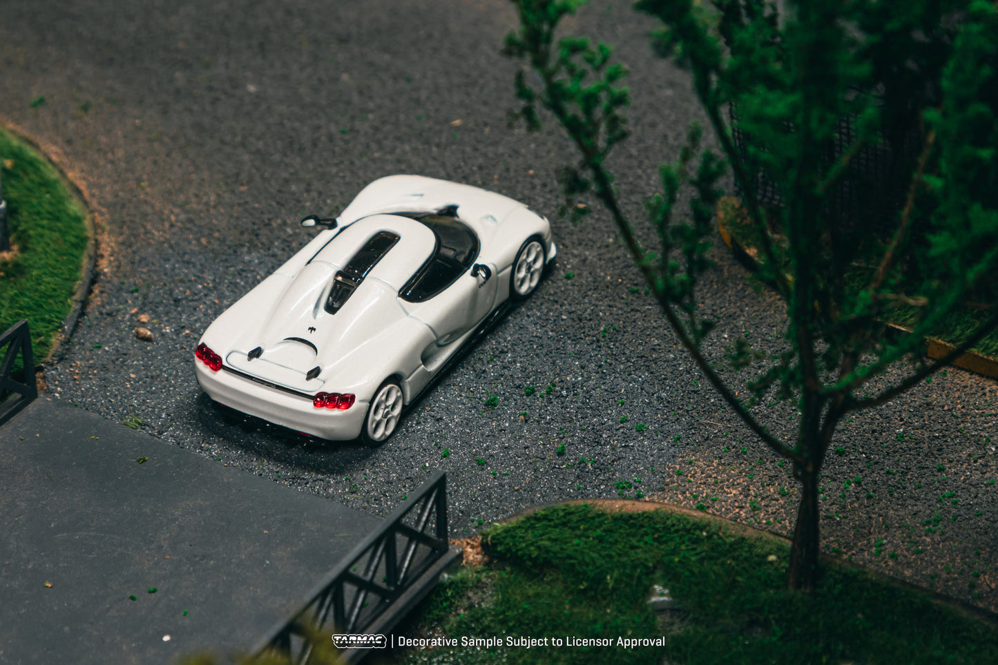 (T64G-TL051-WH) Koenigsegg CC850 White