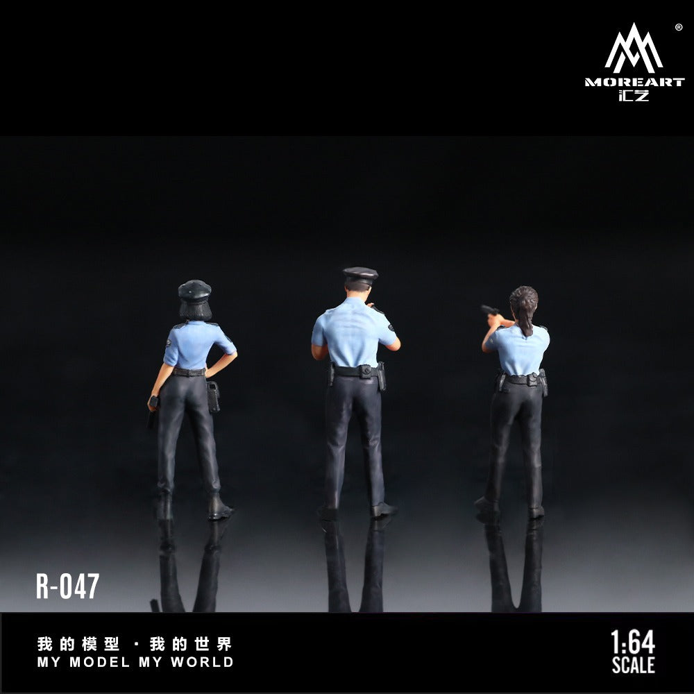 (MO223047) On-duty police doll set