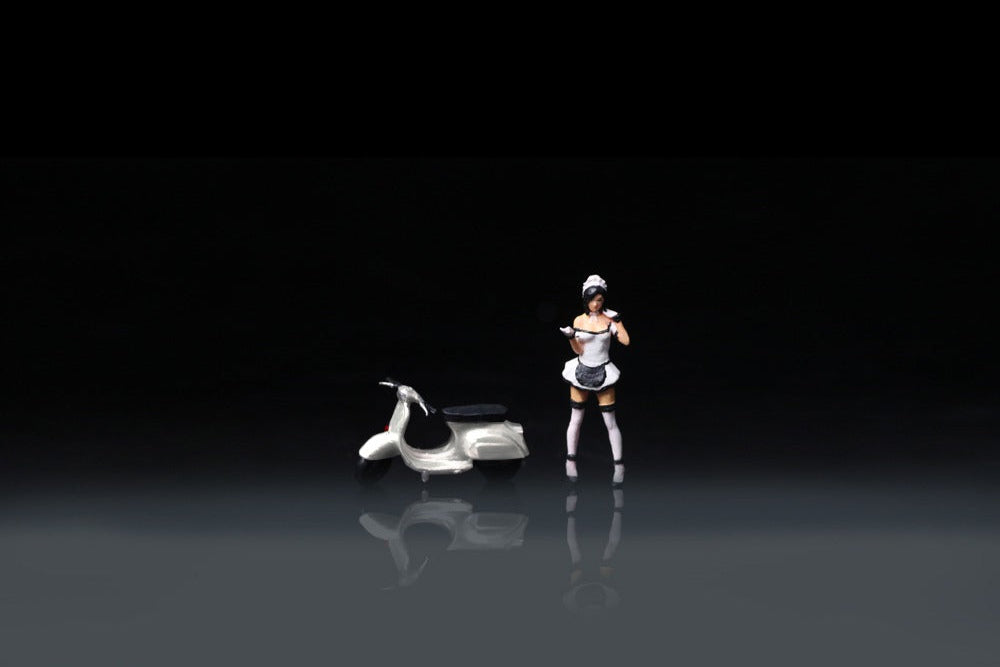 (Pre-Order) (MO222171) White scooter Motorcycle with figurine