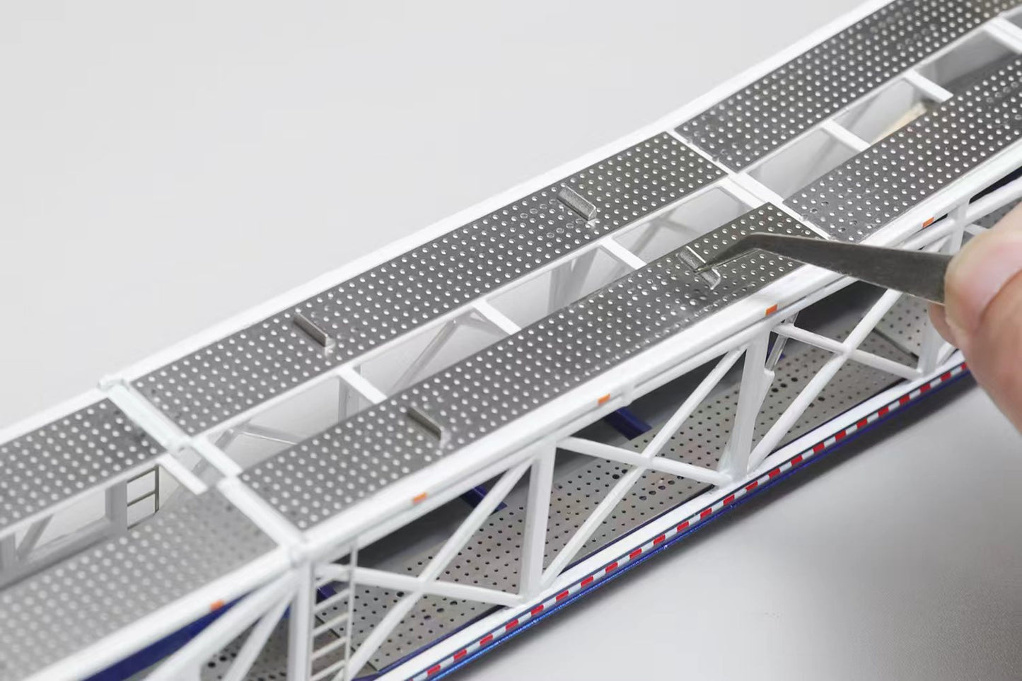 (Pre-Order) (KS-120-587) Car Carrier Trailer (White + Blue)