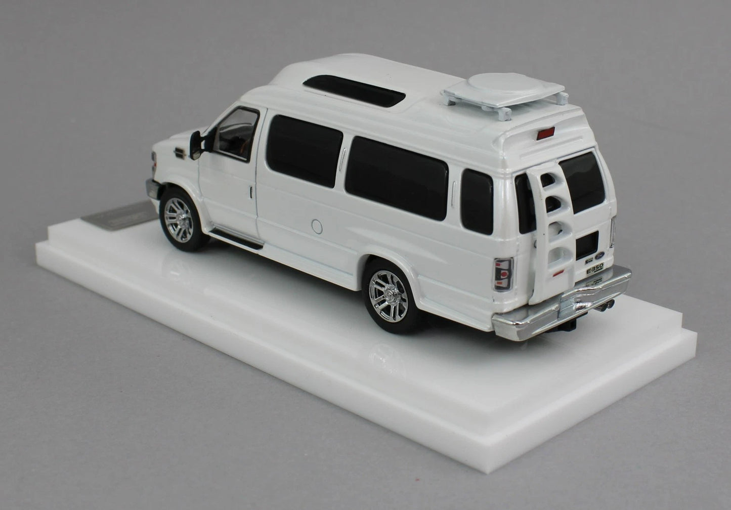 MK Miniatures - FORD E-350 LAND YACHT