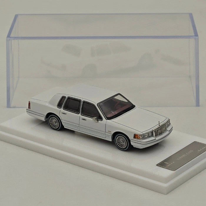 MK Miniatures - LINCOLN TOWN CAR (White)